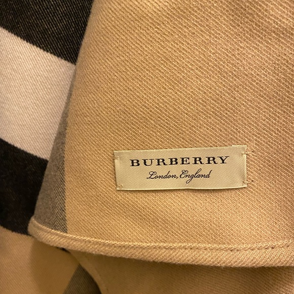 Burberry Charlotte mega check reversible poncho cape wrap scarf - Picture 4 of 10
